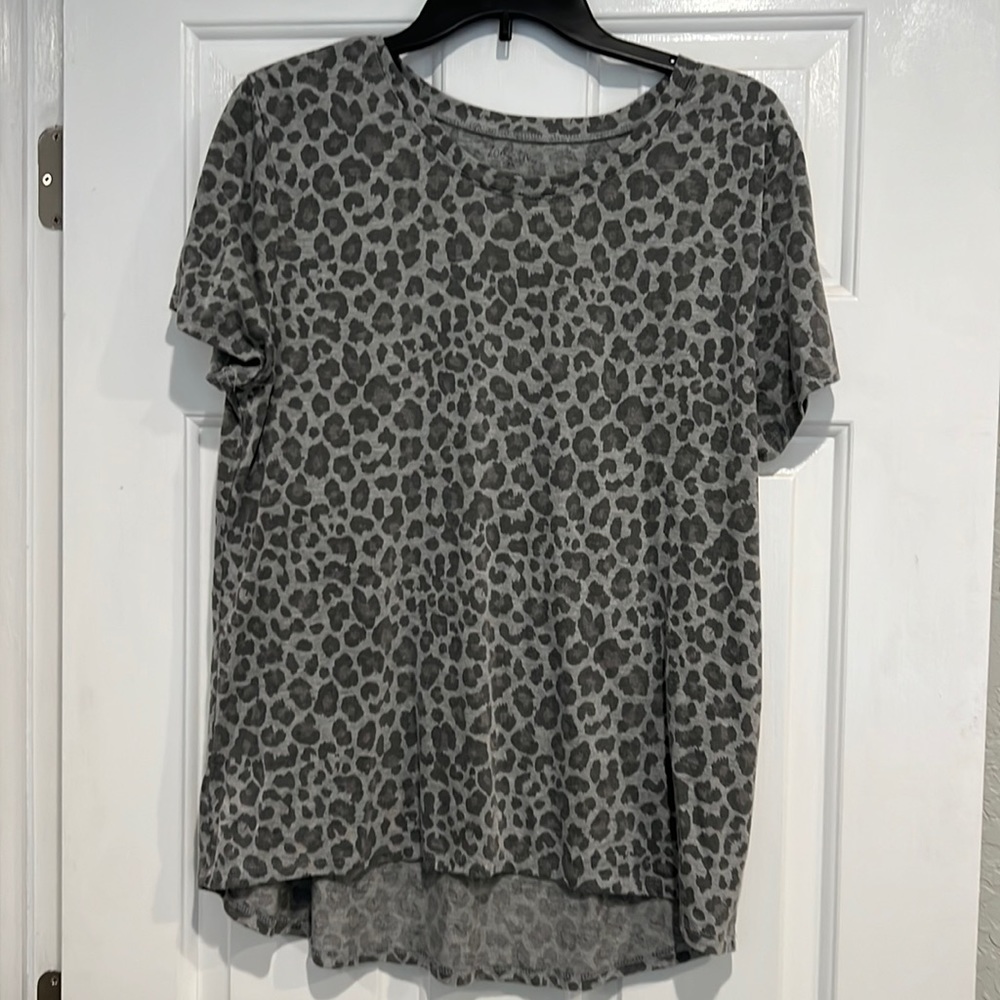 Zoe and Liv grey leopard xxl tshirt